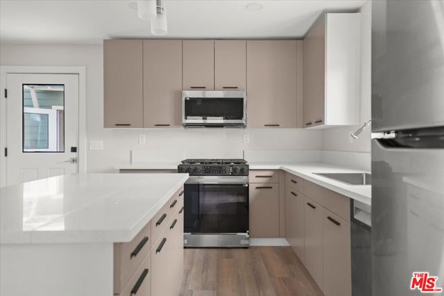 1317 Punta Gorda, Santa Barbara CA: https://media.crmls.org/mediaz/52512778-d059-41c5-85e2-d96436ed098a.jpg