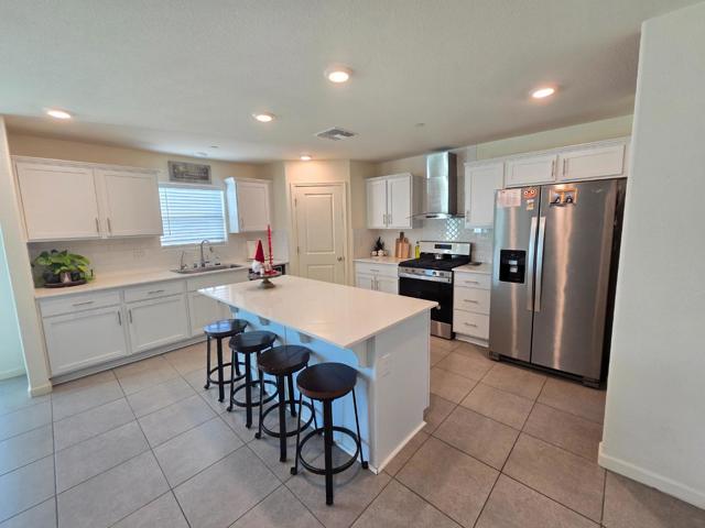 256 San Pelmo Court, Los Banos CA: https://media.crmls.org/mediaz/52514bed-b41a-4229-b432-64789284af02.jpg