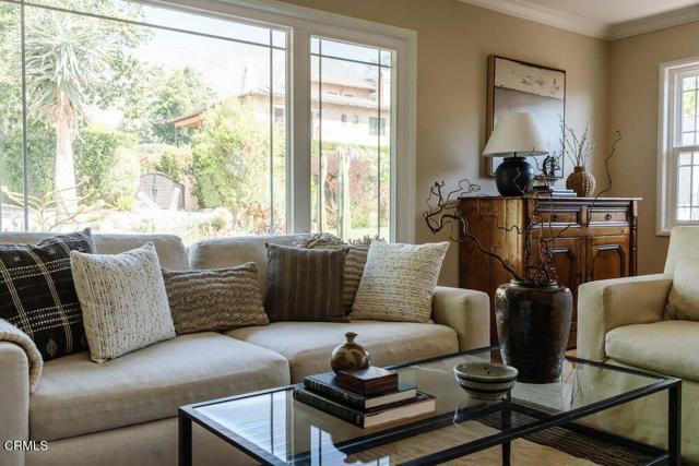 Detail Gallery Image 7 of 45 For 1300 Meadowbrook Rd, Altadena,  CA 91001 - 3 Beds | 2 Baths