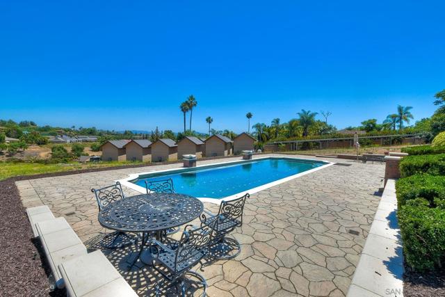 2511 Via Rancheros, Fallbrook CA: https://media.crmls.org/mediaz/5251d5d2-396f-4ed0-966e-2f5158d0cdfe.jpg