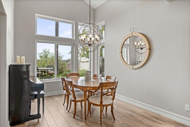 7045 Via Cabana, Carlsbad CA: https://media.crmls.org/mediaz/5252cd98-33cc-4980-91d3-5690be8e205c.jpg