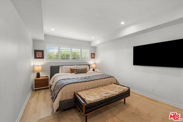1045 North Kings Road, 204 photo 8