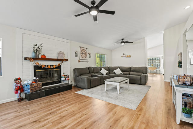 3773 English Drive, Hemet CA: https://media.crmls.org/mediaz/52531172-afc1-4fdf-812f-24224cbfcda1.jpg