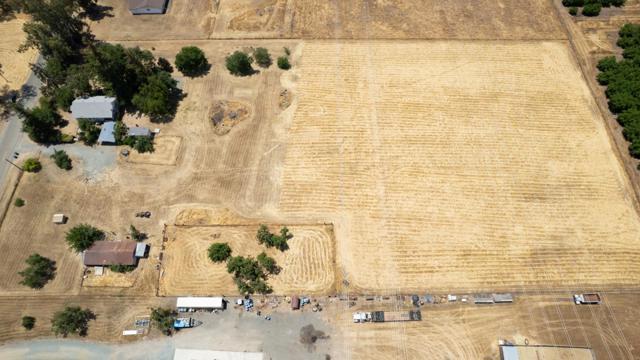 11835 Hobday Road, Wilton CA: https://media.crmls.org/mediaz/5253c02f-e0c2-4e3e-84ba-7e6b168992ca.jpg
