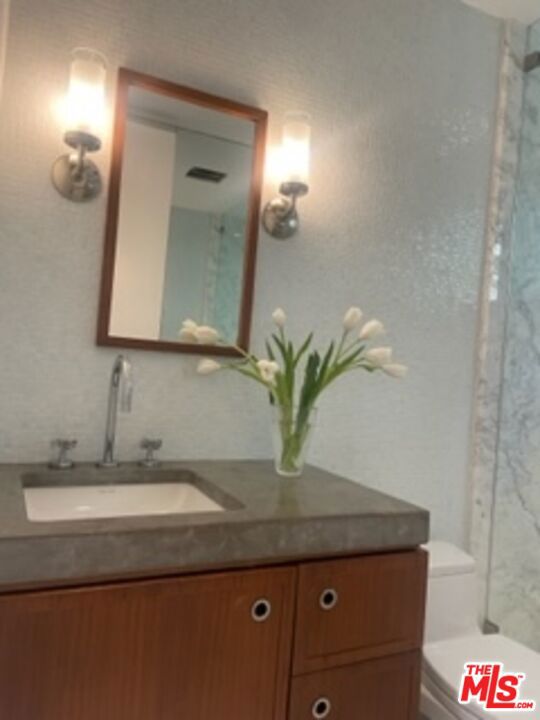 9033 VISTA GRANDE Street, West Hollywood CA: https://media.crmls.org/mediaz/5253ca1a-1861-40cf-a9ec-19af527ab40f.jpg