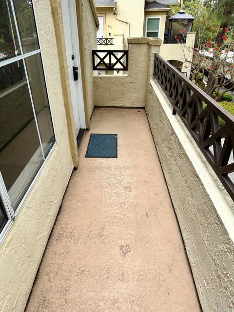 Detail Gallery Image 2 of 15 For 2085 Lakeridge Cir #202,  Chula Vista,  CA 91913 - 2 Beds | 2 Baths