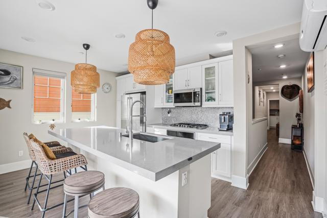 810 Santa Barbara Place, San Diego CA: https://media.crmls.org/mediaz/525424e6-b090-4d7b-9e30-e7b81e3b365d.jpg