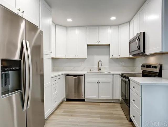 Detail Gallery Image 1 of 11 For 501 N Ditmar St #F,  Oceanside,  CA 92054 - 2 Beds | 2 Baths