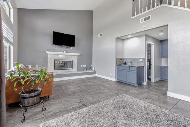 639 Eaker Ct, Antioch CA: https://media.crmls.org/mediaz/5255c52b-7403-480e-9117-02ecb9e9c6c8.jpg