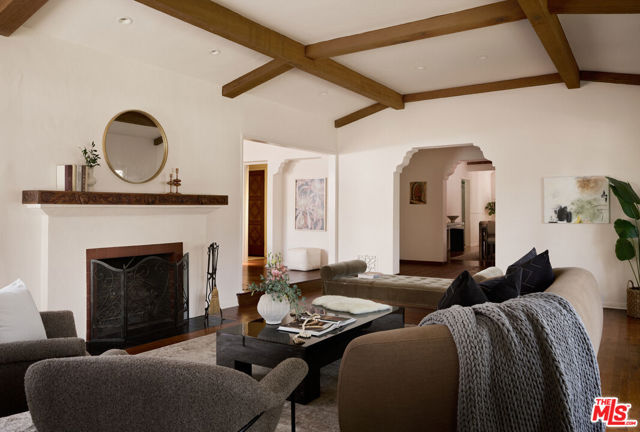 6401 San Vicente Boulevard, Los Angeles CA: https://media.crmls.org/mediaz/5255f79f-b995-450b-b807-57b9f0ad43ac.jpg