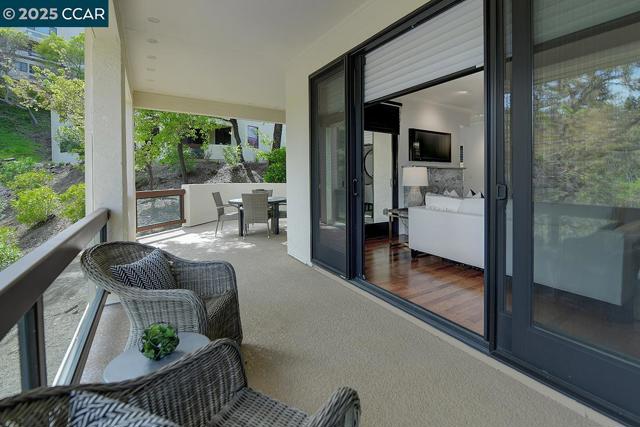 3244 Terra Granada Dr, Walnut Creek CA: https://media.crmls.org/mediaz/5256714a-2932-4bb8-8b43-c1951b1491cd.jpg
