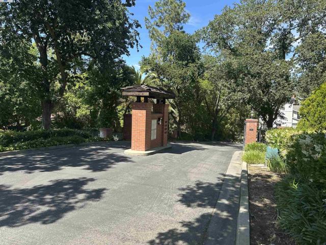 208 Heritage Ln, Pleasanton CA: https://media.crmls.org/mediaz/5256981c-0217-4038-a686-9d4d52106fef.jpg