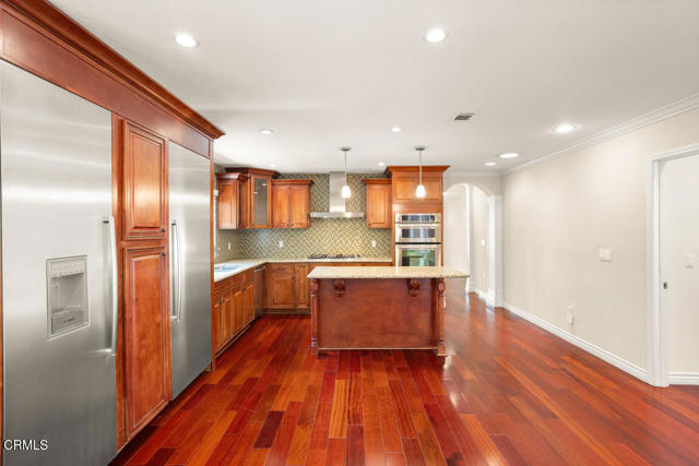 4841 Crown Avenue, La Canada Flintridge CA: https://media.crmls.org/mediaz/52569e5d-23e7-4090-96fc-9cc3ec4cd683.jpg