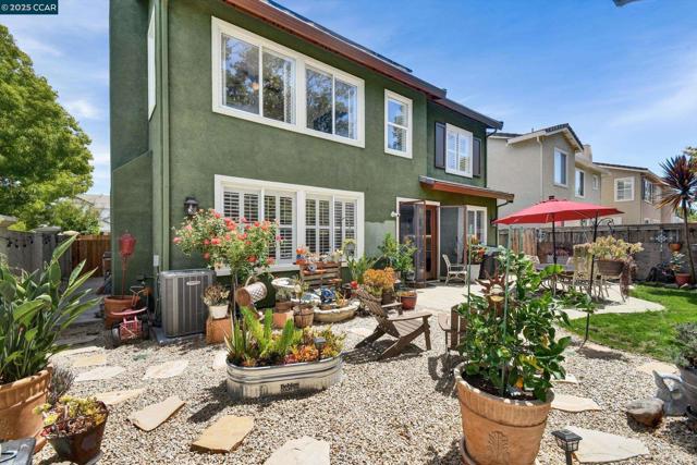 1033 LANTERN BAY, Hercules CA: https://media.crmls.org/mediaz/5256a936-7eb3-4e4a-af4e-d55bd915e90c.jpg