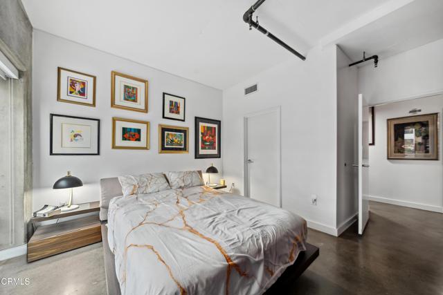 645 W 9th Street, Los Angeles CA: https://media.crmls.org/mediaz/5256d7b8-8d11-433e-b8c0-5436c1f0febd.jpg
