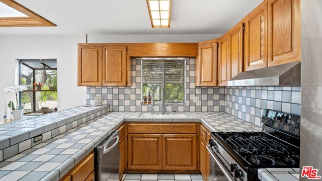 6155 Poppy Peak Drive, Los Angeles CA: https://media.crmls.org/mediaz/5256ea23-905f-481a-86ae-4b1a7c993961.jpg