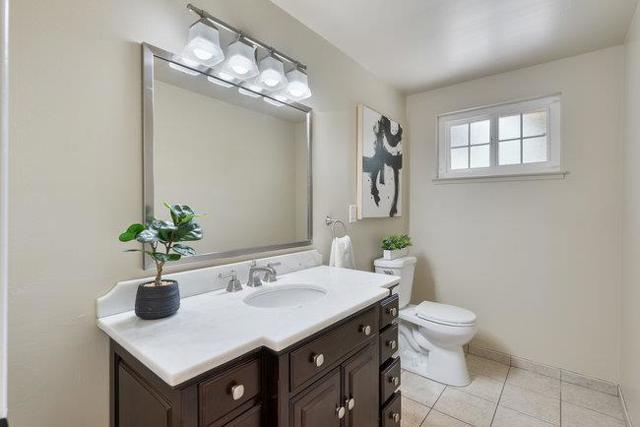 1272 Glacier Drive, Milpitas CA: https://media.crmls.org/mediaz/5257488b-6afc-4c96-bec1-47acd8915808.jpg