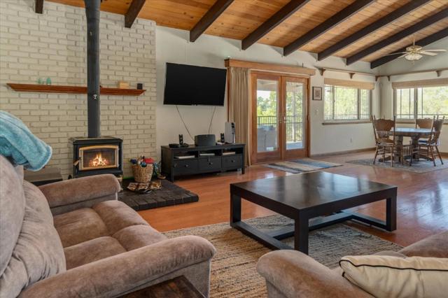 10207 Pool Station Road, Angels Camp CA: https://media.crmls.org/mediaz/5257c143-18de-4a5d-8402-c6138b662e00.jpg