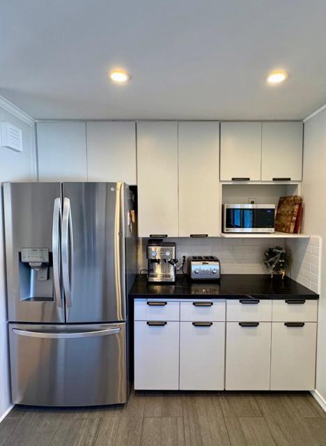 1639 Cypress Avenue, San Mateo CA: https://media.crmls.org/mediaz/52589dde-6b5a-4f35-aab8-d29fdd09a5a2.jpg