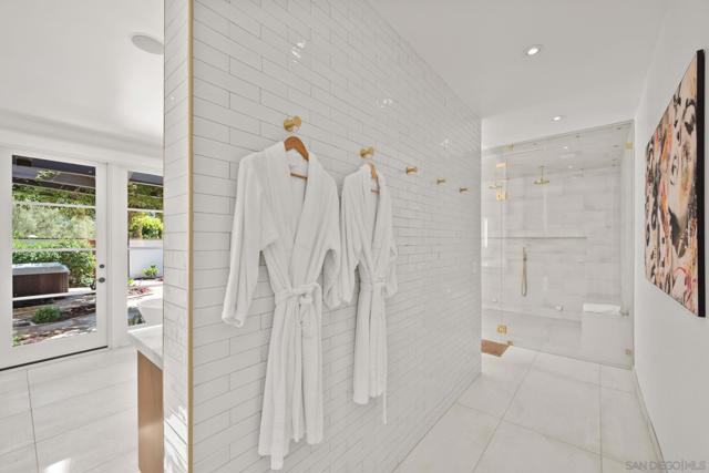 5354 El Camino Del Norte, Rancho Santa Fe CA: https://media.crmls.org/mediaz/52590352-6981-4f66-b199-1d1a03b546bf.jpg