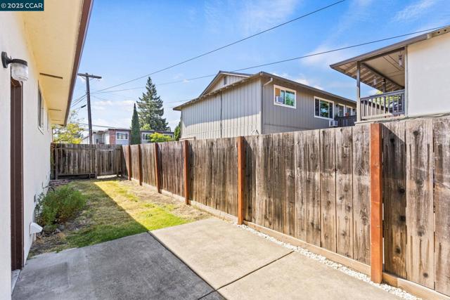 4045 Hoen Ave, Santa Rosa CA: https://media.crmls.org/mediaz/525905e9-098b-4769-b0a6-cc956bf07596.jpg
