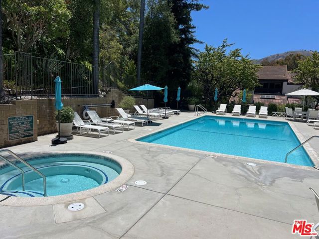 1586 Palisades Drive, Pacific Palisades CA: https://media.crmls.org/mediaz/525911b7-73c0-4ec4-9af7-2fc5df85fb6d.jpg