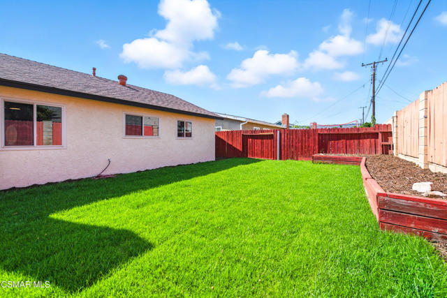 1088 Durkin Street, Camarillo CA: https://media.crmls.org/mediaz/5259c4ea-1a6e-4c8f-84a2-0f6b9d904f29.jpg