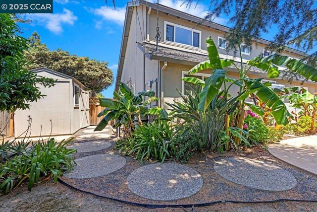 1759 Crescent Dr, Walnut Creek CA: https://media.crmls.org/mediaz/525a4d4f-ff00-41e1-8c76-53892f8ba9c2.jpg
