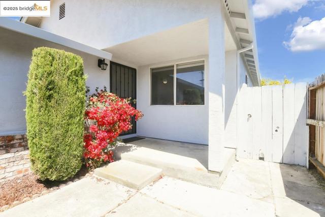 2740 14Th St, San Pablo CA: https://media.crmls.org/mediaz/525a636f-98ea-4d4d-8c2d-a111addab773.jpg