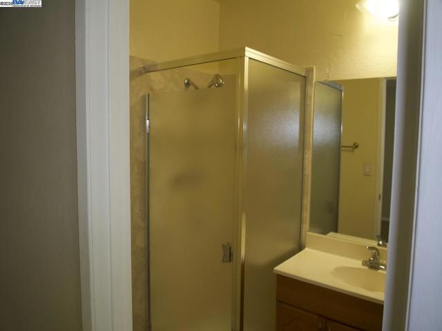 7608 Arthur St, Oakland CA: https://media.crmls.org/mediaz/525a98c8-dd10-4e51-92f2-8c05dd748b6d.jpg