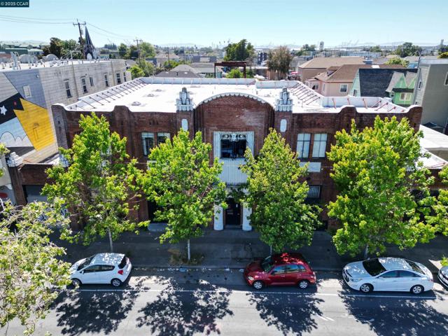 2521 San Pablo Ave, Oakland CA: https://media.crmls.org/mediaz/525ac327-f58e-4464-9eac-d7903312499f.jpg