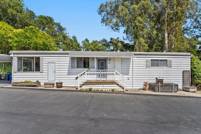 11 Del Rio Circle, Soquel CA: https://media.crmls.org/mediaz/525b6d4d-a35f-46d4-9d51-0a91a6eb0102.jpg