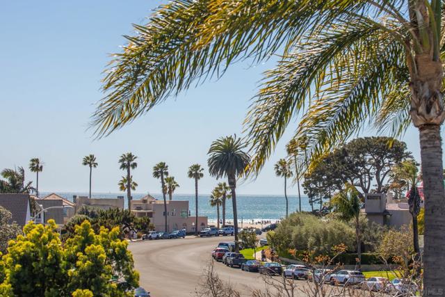 1048 Isabella Ave, Coronado CA: https://media.crmls.org/mediaz/525be892-e67d-4d97-8356-bab633701724.jpg