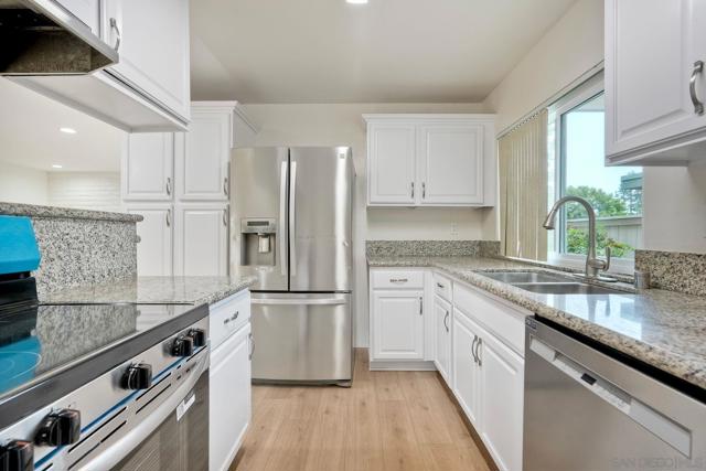 10143 Caminito Volar, San Diego CA: https://media.crmls.org/mediaz/525c0f8b-12f0-4ffa-a97c-5564483e37e0.jpg