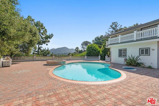 3200 Oakley Drive, Los Angeles CA: https://media.crmls.org/mediaz/525c698d-9b73-4045-ad44-b2da84d846bd.jpg
