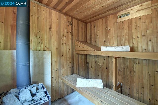 Image 21 of 58 For 640 Keith Court