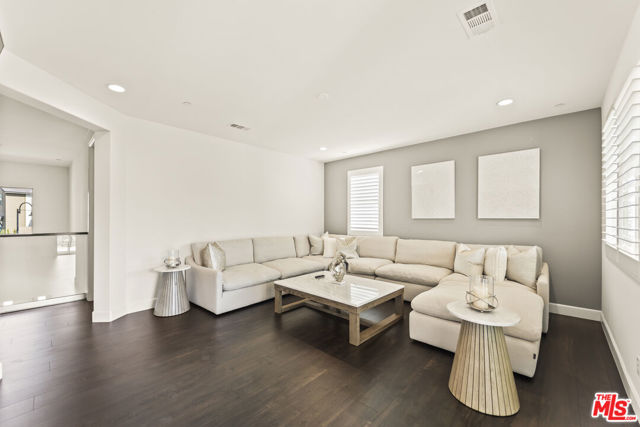11767 Toyon Drive, Chatsworth CA: https://media.crmls.org/mediaz/525d407f-de75-4cb0-8caa-564322253c70.jpg