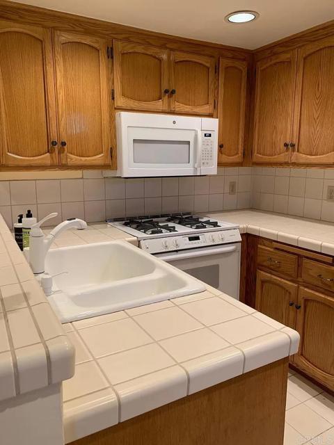 Detail Gallery Image 7 of 16 For 714 Passiflora Ave #S,  Encinitas,  CA 92024 - 1 Beds | 1 Baths