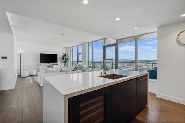1388 Kettner Blvd, San Diego CA: https://media.crmls.org/mediaz/525f25ea-55d0-4861-af43-99769892b230.jpg