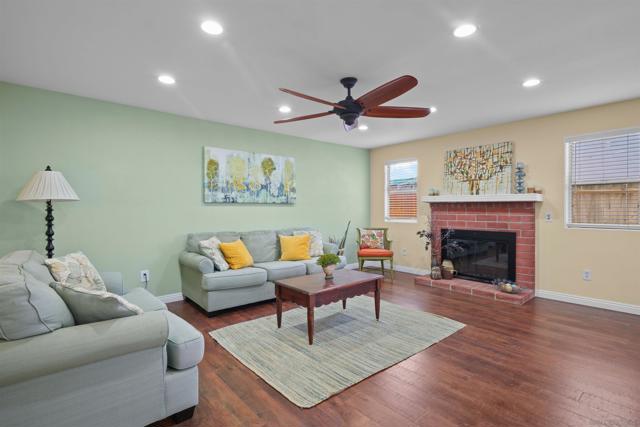 9155 57 Gold Coast Dr, San Diego CA: https://media.crmls.org/mediaz/525f3d8e-c616-442b-b961-6d3fb925f2b8.jpg
