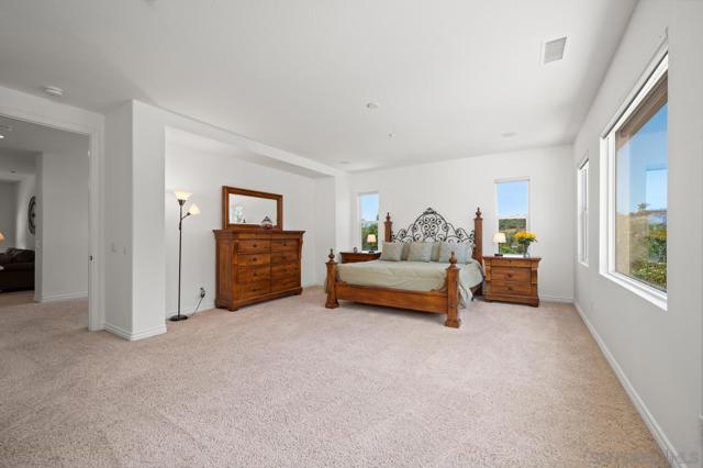 1272 Chateau Montelena, Bonsall CA: https://media.crmls.org/mediaz/525fd416-2ccd-434c-804f-66a203bda0db.jpg