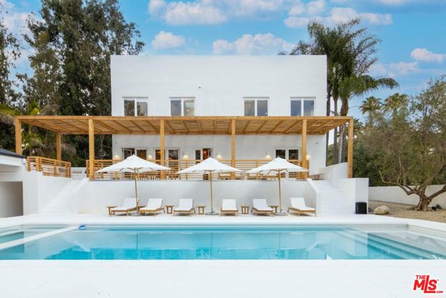 27405 Pacific Coast Highway, Malibu CA: https://media.crmls.org/mediaz/526026de-fd0e-44eb-8b3e-d1595c71a29e.jpg