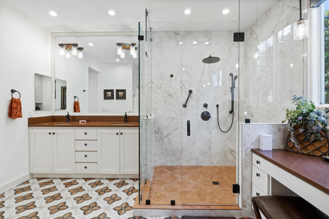 56708 Palms Drive, La Quinta CA: https://media.crmls.org/mediaz/526115a2-2734-4615-bf37-b5b86369de0e.jpg