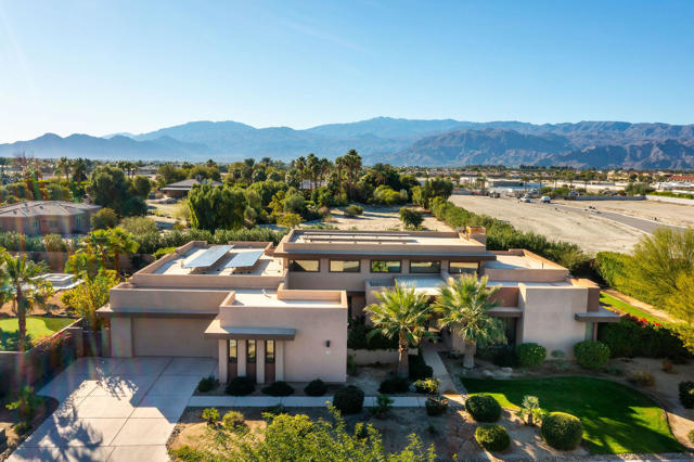 15 Via Montagna, Rancho Mirage CA: https://media.crmls.org/mediaz/5261d18c-800f-4f6f-985b-54d8f2c54369.jpg