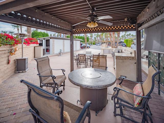 80394 Ave 48, Indio CA: https://media.crmls.org/mediaz/52620fda-52b6-4b7e-8e79-56915d3b304e.jpg