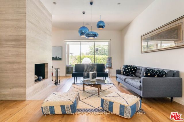 3112 Corda Drive, Los Angeles CA: https://media.crmls.org/mediaz/52624341-8d01-4ccc-af62-e3fbcec8c4db.jpg