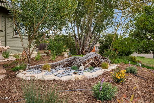 402 Lynn Drive, Ventura CA: https://media.crmls.org/mediaz/526265f6-8d20-4c5f-8463-4ef0fb5434e5.jpg