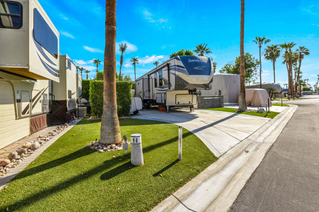 69411 R Ramon Rd #98, Cathedral City CA: https://media.crmls.org/mediaz/52627310-35a7-4d10-8abc-907362d5b253.jpg