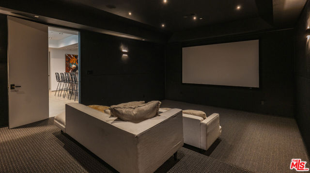3920 Knobhill Drive, Sherman Oaks CA: https://media.crmls.org/mediaz/5262e884-09b4-42a4-bacd-30aa705dad4b.jpg
