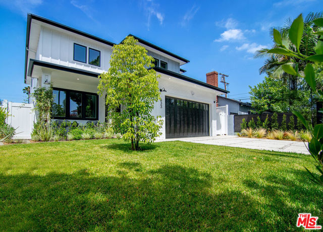 633 N Formosa Avenue, Los Angeles CA: https://media.crmls.org/mediaz/52633196-bce3-4d5c-a898-770b619e8755.jpg